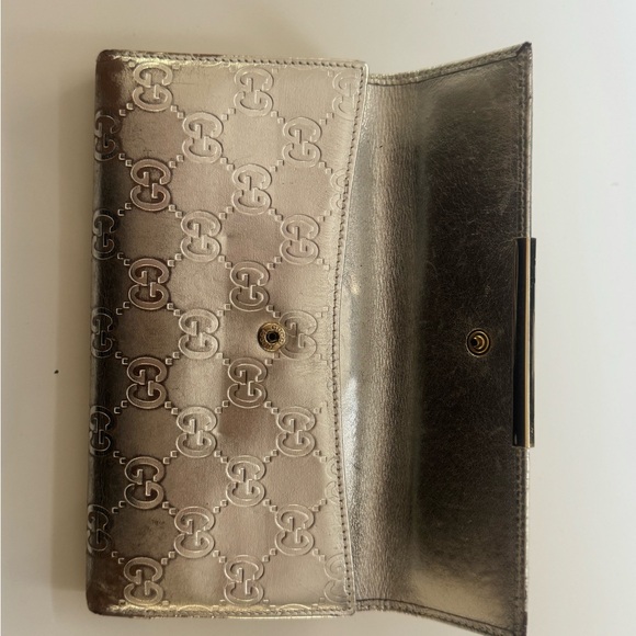 Gucci Metallic Silver Logo Wallet - Picture 7 of 16